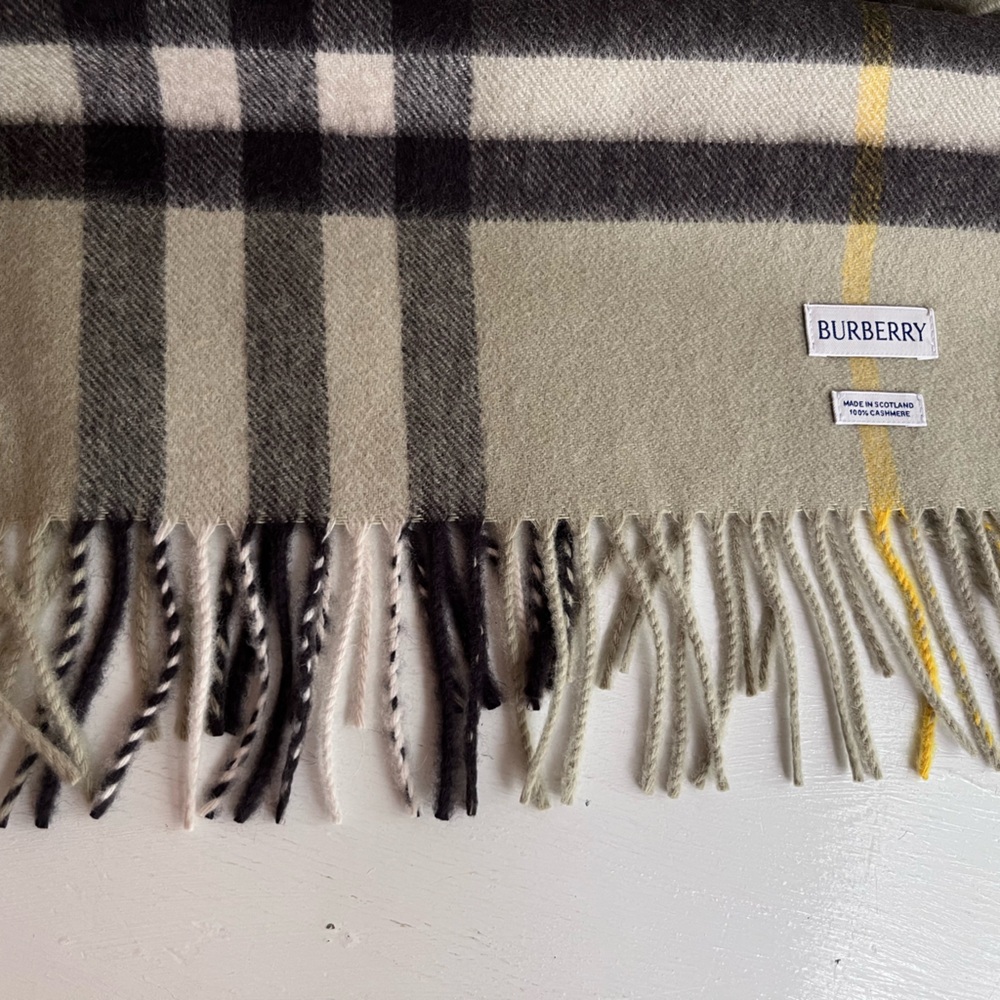 BURBERRY Giant Icon Check Cashmere Scarf- Hunter - Picture 5 of 12